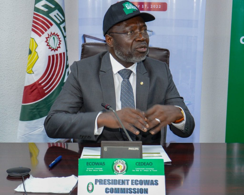S.E. Dr. Omar Alieu TOURAY, Président de la Commission de la CEDEAO, a lancé aujourd’hui le nouveau site web de la CEDEAO… 17 octobre 2022, Abuja, Nigeria.