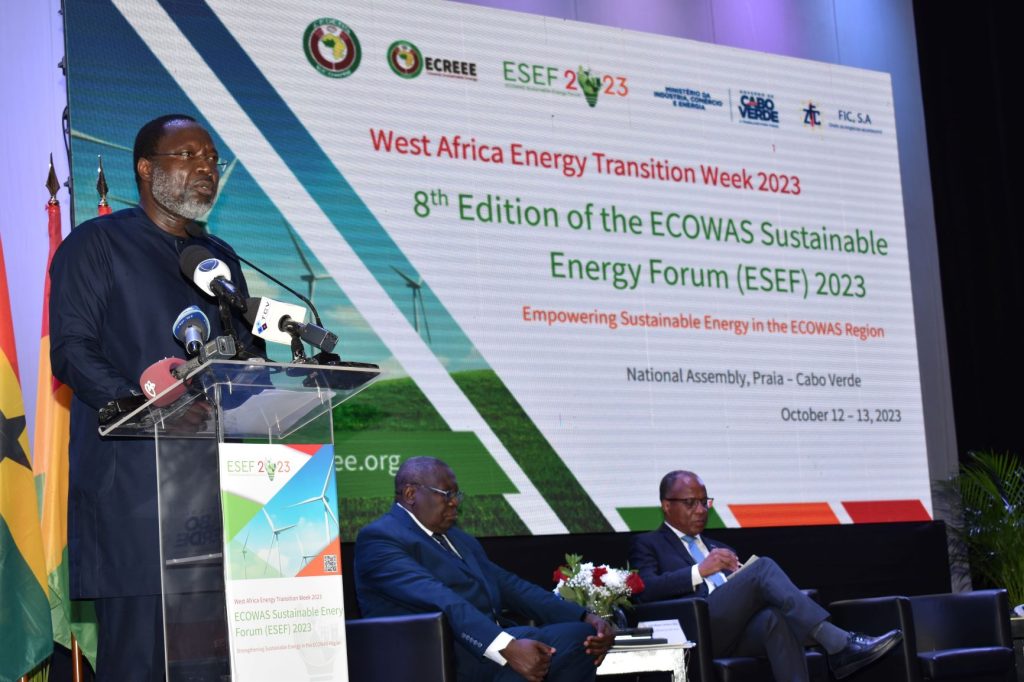 Le Projet Régional d’Accès à l’Electricité Hors-Réseau (ROGEAP) officiellement lancé au Cabo Verde, par S.E Dr Omar Alieu TOURAY, Président de la Commission de la CEDEAO.