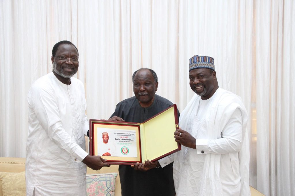 Le Président de la Commission de la CEDEAO a effectué une visite de courtoisie au général Yakubu Gowon