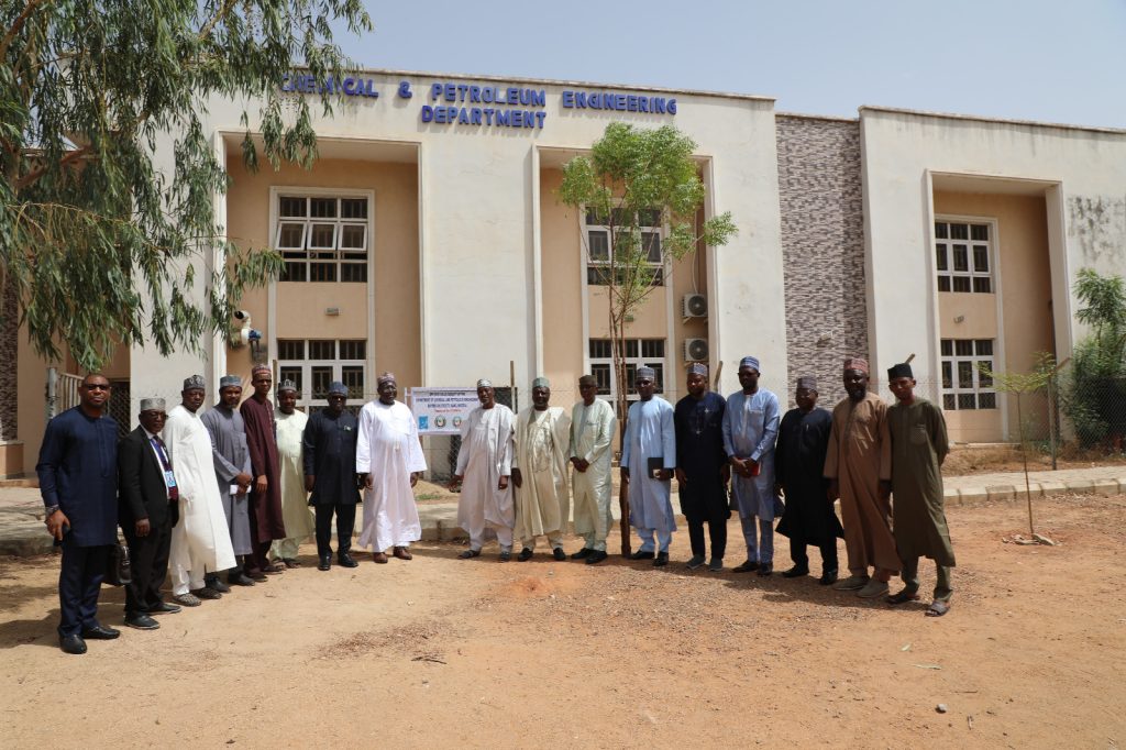 Inauguração Oficial De Uma Instalação Solar “Off-Grid” Doada Pela CEDEAO Ao Departamento Da Engenharia Química E Do Petróleo Da Universidade Bayero Em Kano, Nigéria