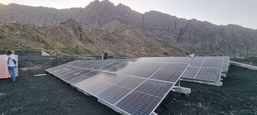 Primeiro-Ministro de Cabo Verde Inaugura Uma Mini Rede De Energia Limpa Na Ilha Do Fogo