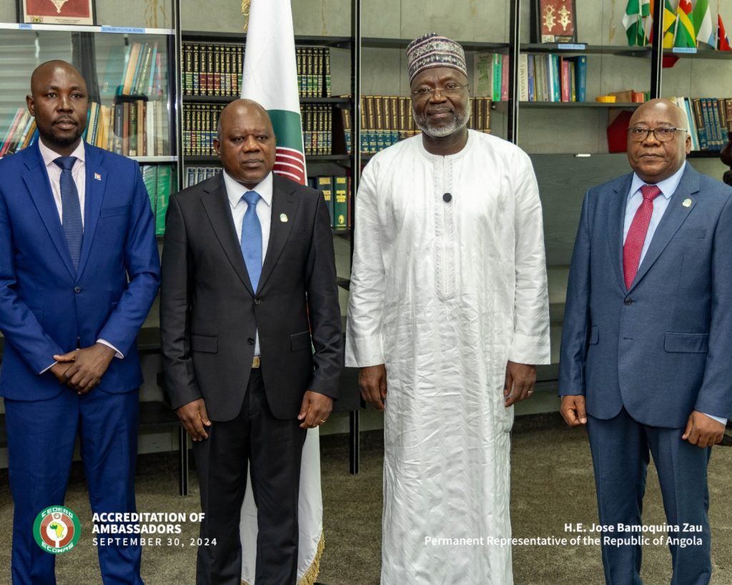 Sua Excelência o Dr. Omar Alieu Touray, Presidente da Comissão da CEDE-AO, recebe cartas credenciais de doze (12) novos Embaixadores
