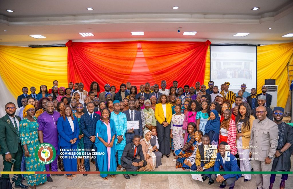 Cérémonie de Remise d’Attestations aux Jeunes Diplômés du Programme d&rsquo;Immersion de la CEDEAO 2024 du 25 au 29 Novembre 2024, Abuja, Nigéria (Hybride)