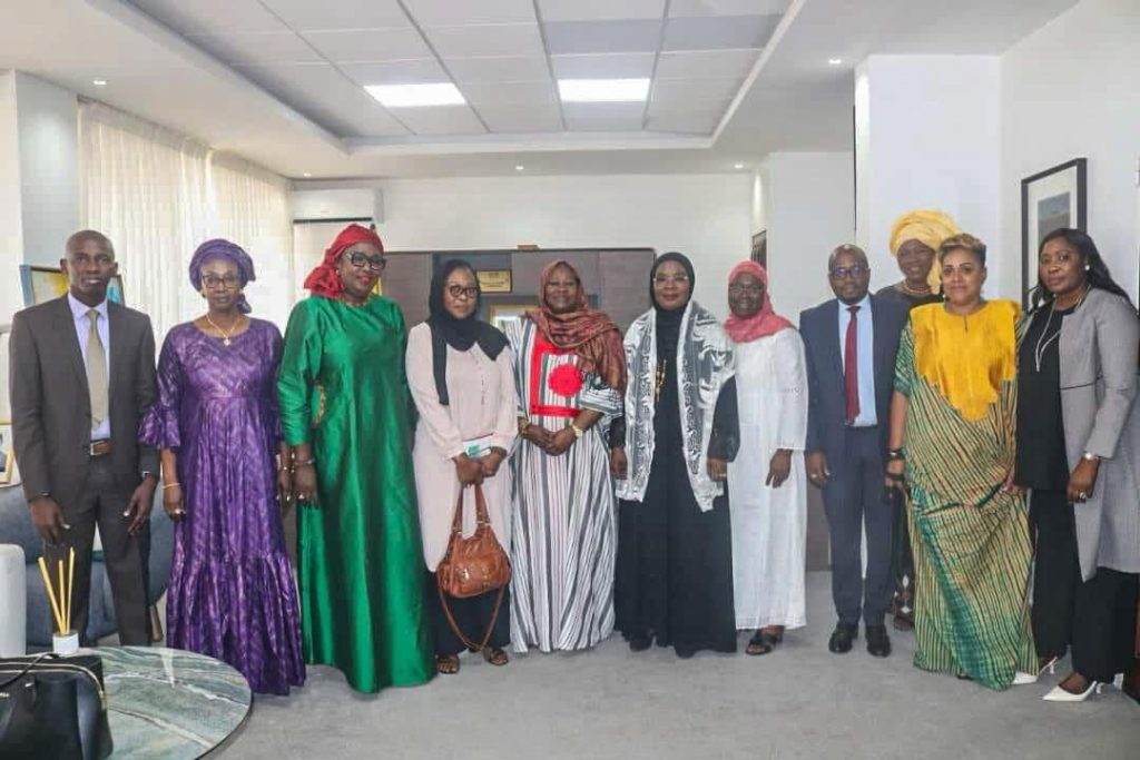 LA CEDEAO ECHANGE AVEC LA MINISTRE SENEGALAISE DE LA FAMILLE SUR LE PROJET DE CONSTRUCTION D&rsquo;UNE UNITE DE FABRICATION DE SERVIETTES HYGIENIQUES AU SENEGAL.