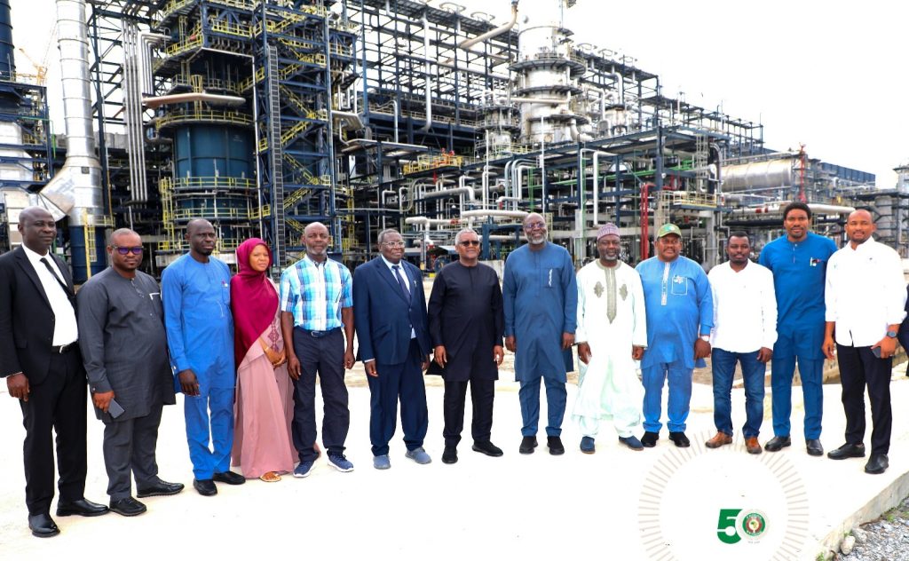 « La CEDEAO doit faire du secteur privé, le moteur du développement en Afrique de l’ouest » a dit S.E Dr Omar Alieu Touray, lors de sa visite au Dangote petroleum rafinery dans l’Etat de Lagos au Nigeria.