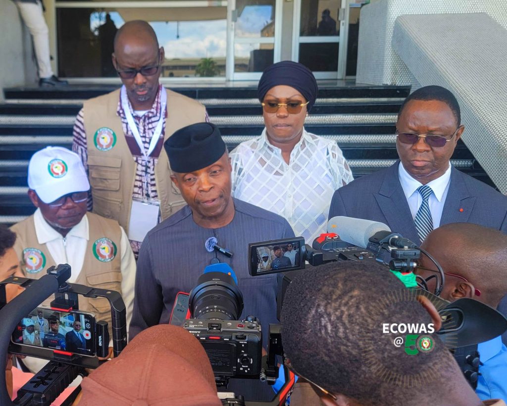 Chegada a Abidjan do Chefe da Missão de Observação Eleitoral da CEDEAO na Côte d’Ivoire, S. Ex.ª Professor Yemi Osinbajo