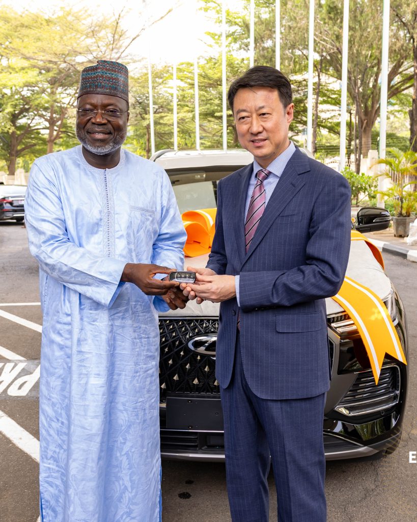 The people’s republic of China donates a brand-new car to the ECOWAS Commission