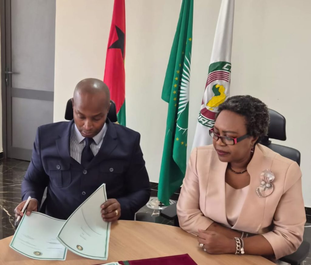 OFFICIAL SIGNING OF THE AGREEMENT ON THE RELOCATION OF THE ECOWAS REGIONAL ANIMAL HEALTH CENTRE (RAHC) TO THE REPUBLIC OF GUINEA-BISSAU