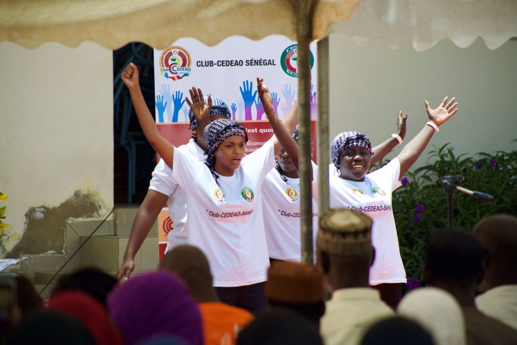 A DIREÇÃO DE COMUNICAÇÃO DA CEDEAO E OS CLUBES CEDEAO DO SENEGAL SENSIBILIZAM OS JOVENS DO LICEU SEMBÈNE OUSMANE DE DAKAR-YOFF PARA AS MISSÕES E REALIZAÇÕES DA CEDEAO EM PROL DA INTEGRAÇÃO REGIONAL NA ÁFRICA OCIDENTAL