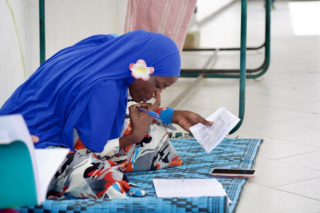 A CEDEAO ACOMPANHA OS CANDIDATOS AO EXAME NACIONAL DO ENSINO SECUNDÁRIO EM THIÈS, NO SENEGAL, ATRAVÉS DE UMA JORNADA DE REVISÃO E ORIENTAÇÃO NO ÂMBITO DO PROGRAMA «CEDEAO CONNECT»