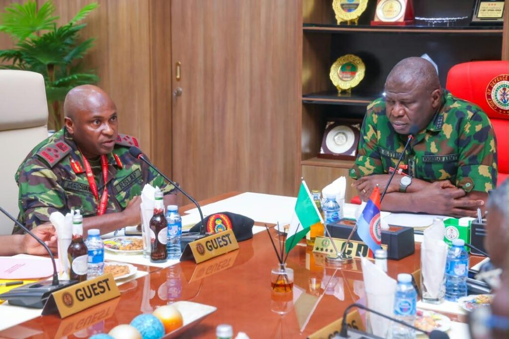 LE CHEF D&rsquo;ÉTAT MAJOR DE LA FORCE EN ATTENTE DE LA CEDEAO EFFECTUE UNE VISITE DE COURTOISIE AU CHEF D&rsquo;ÉTAT-MAJOR DE LA DÉFENSE DU NIGÉRIA